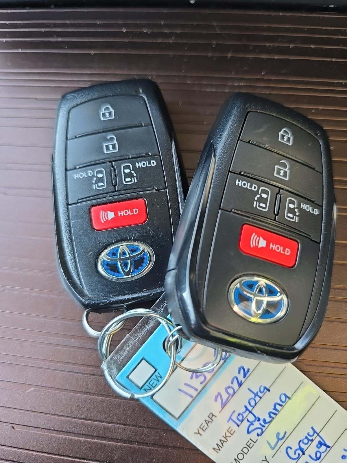 2022 Toyota Sienna LE FWD