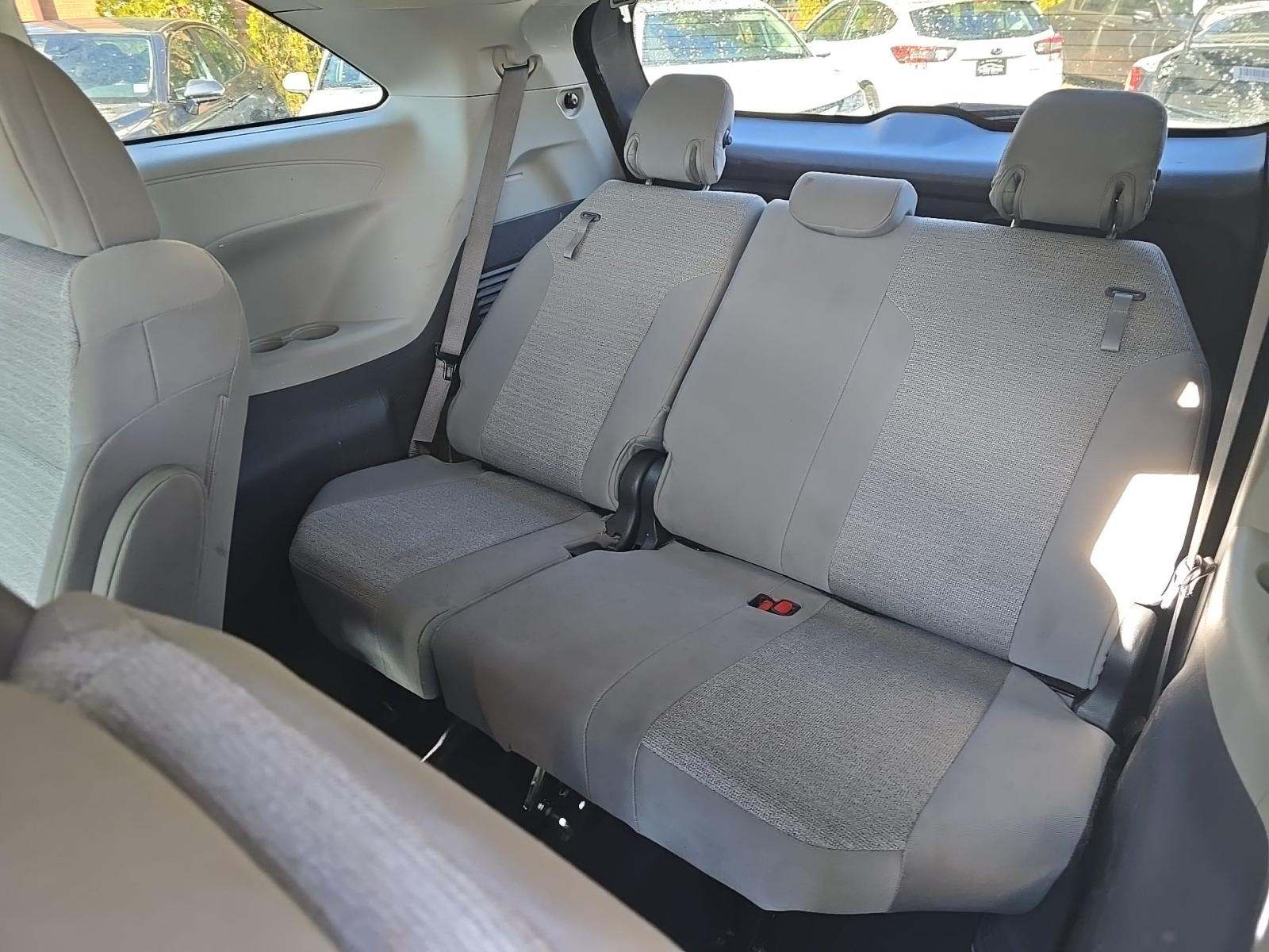 2022 Toyota Sienna LE FWD