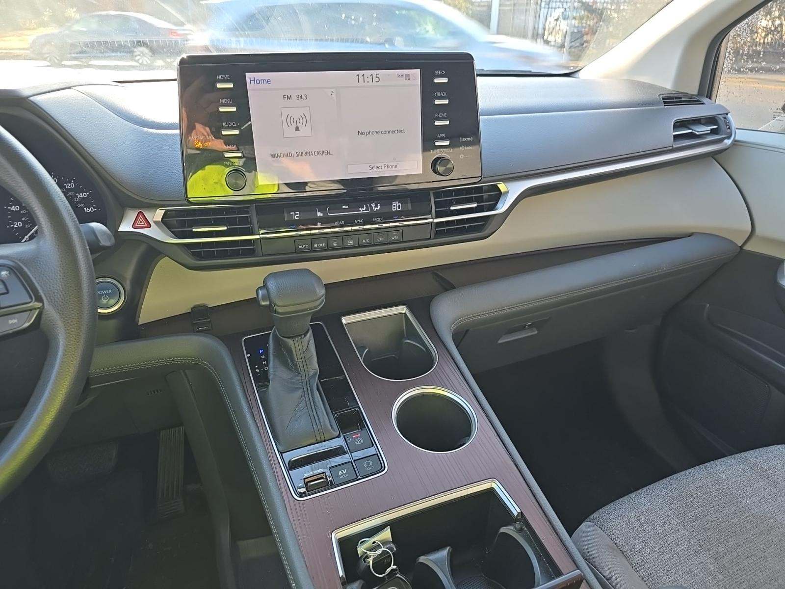 2022 Toyota Sienna LE FWD