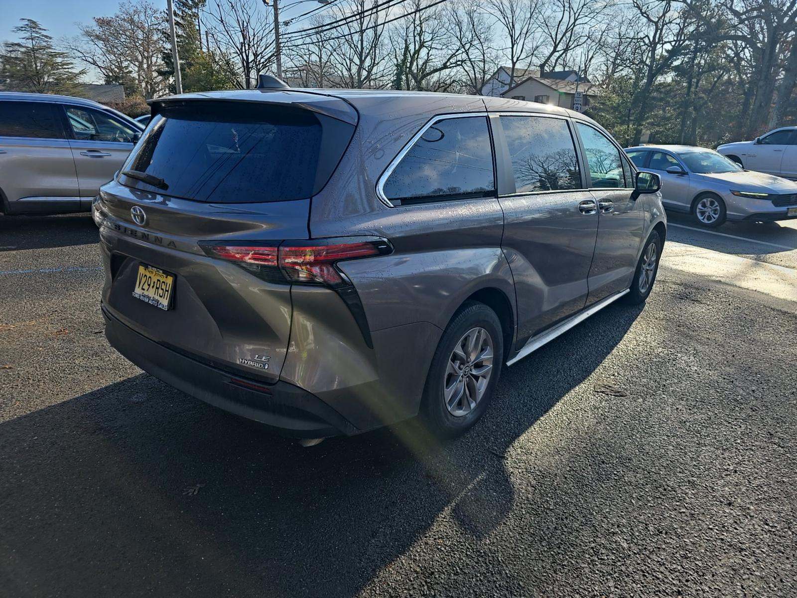 2022 Toyota Sienna LE FWD
