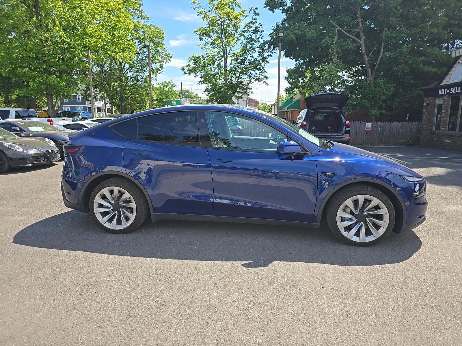 TESLA MODEL Y - 4