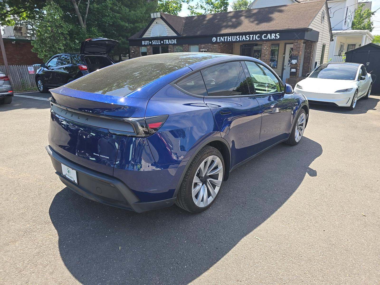 TESLA MODEL Y - 3