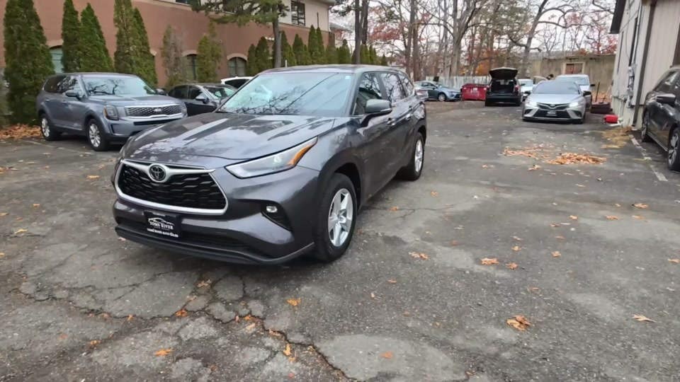 2022 Toyota Highlander LE