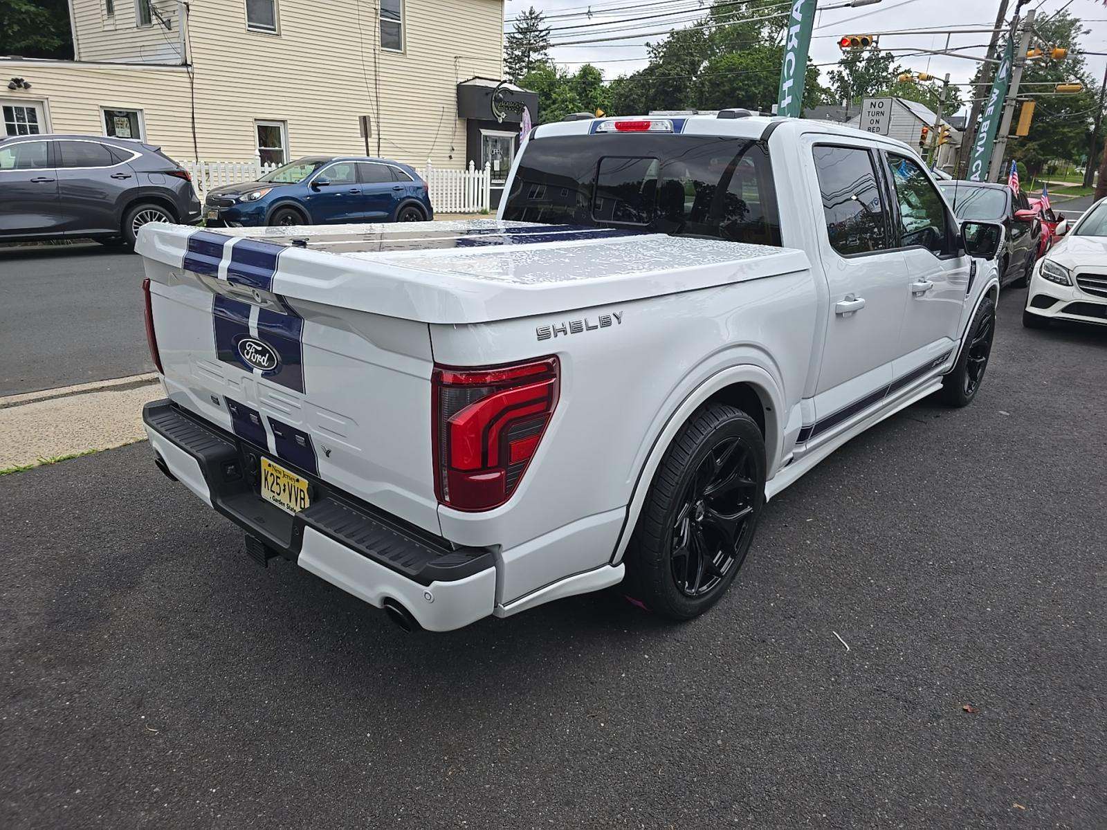 2025 Ford F-150 Lariat AWD