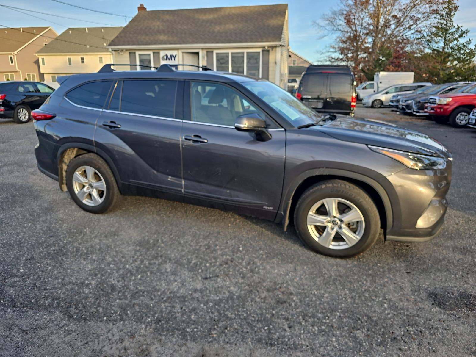 2022 Toyota Highlander Hybrid LE AWD