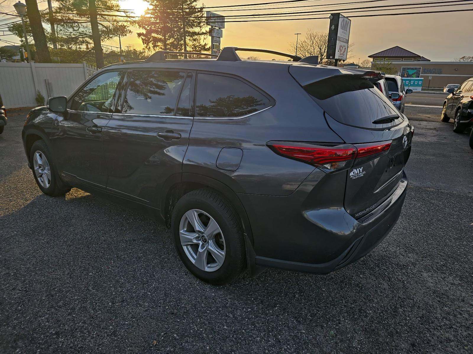 2022 Toyota Highlander Hybrid LE AWD