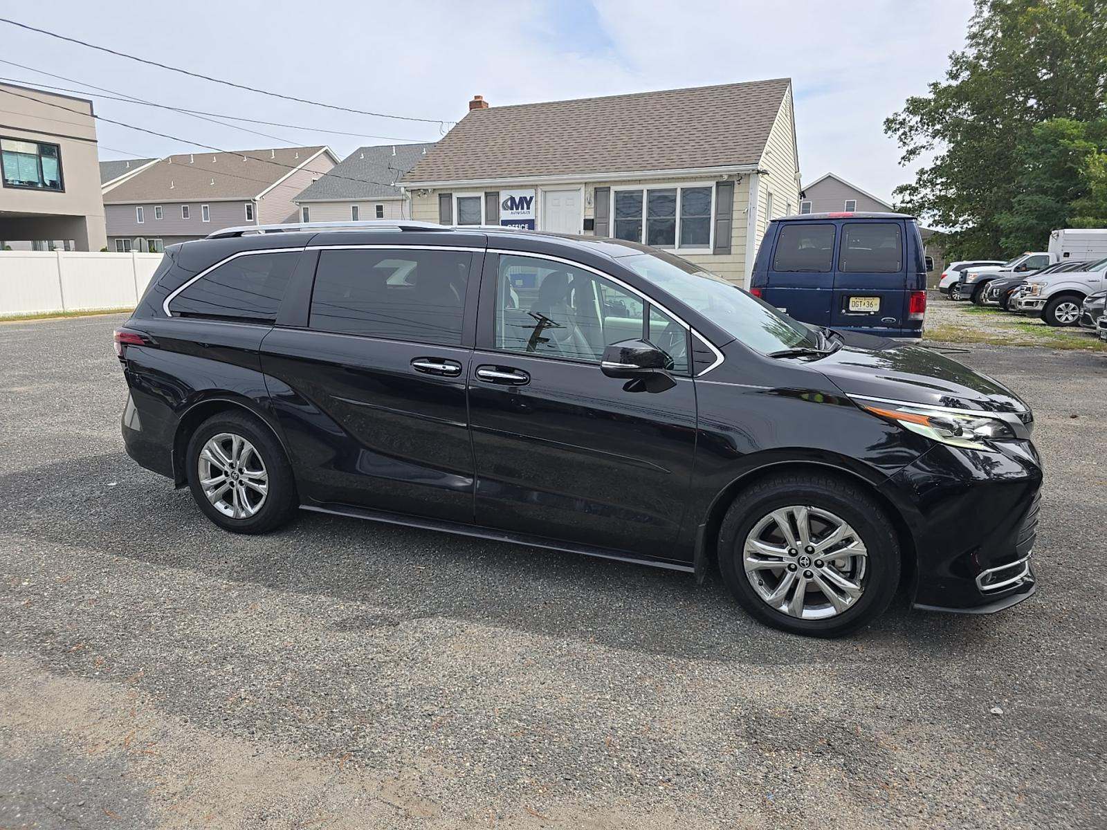 2023 Toyota Sienna Platinum AWD