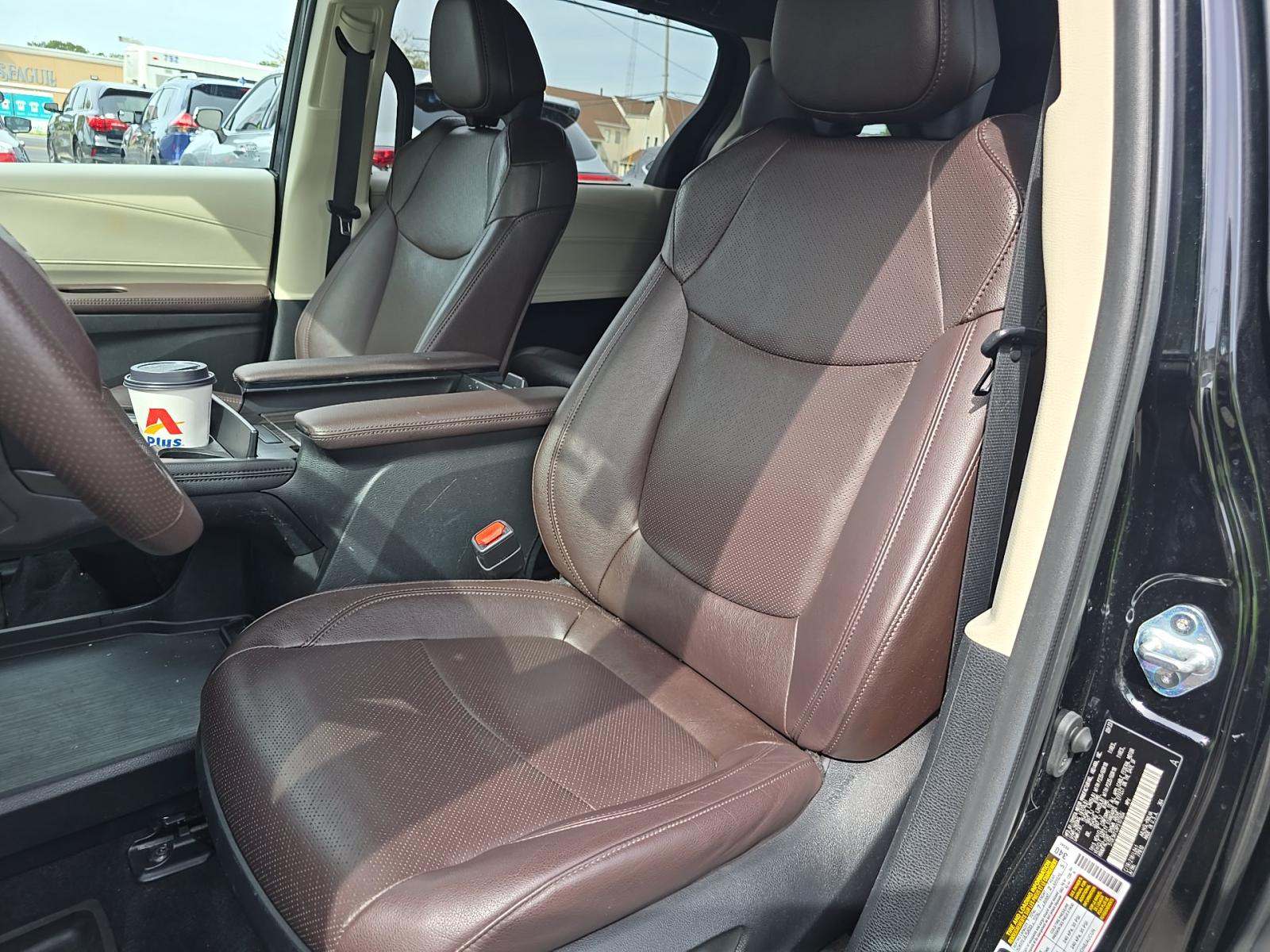 2023 Toyota Sienna Platinum AWD