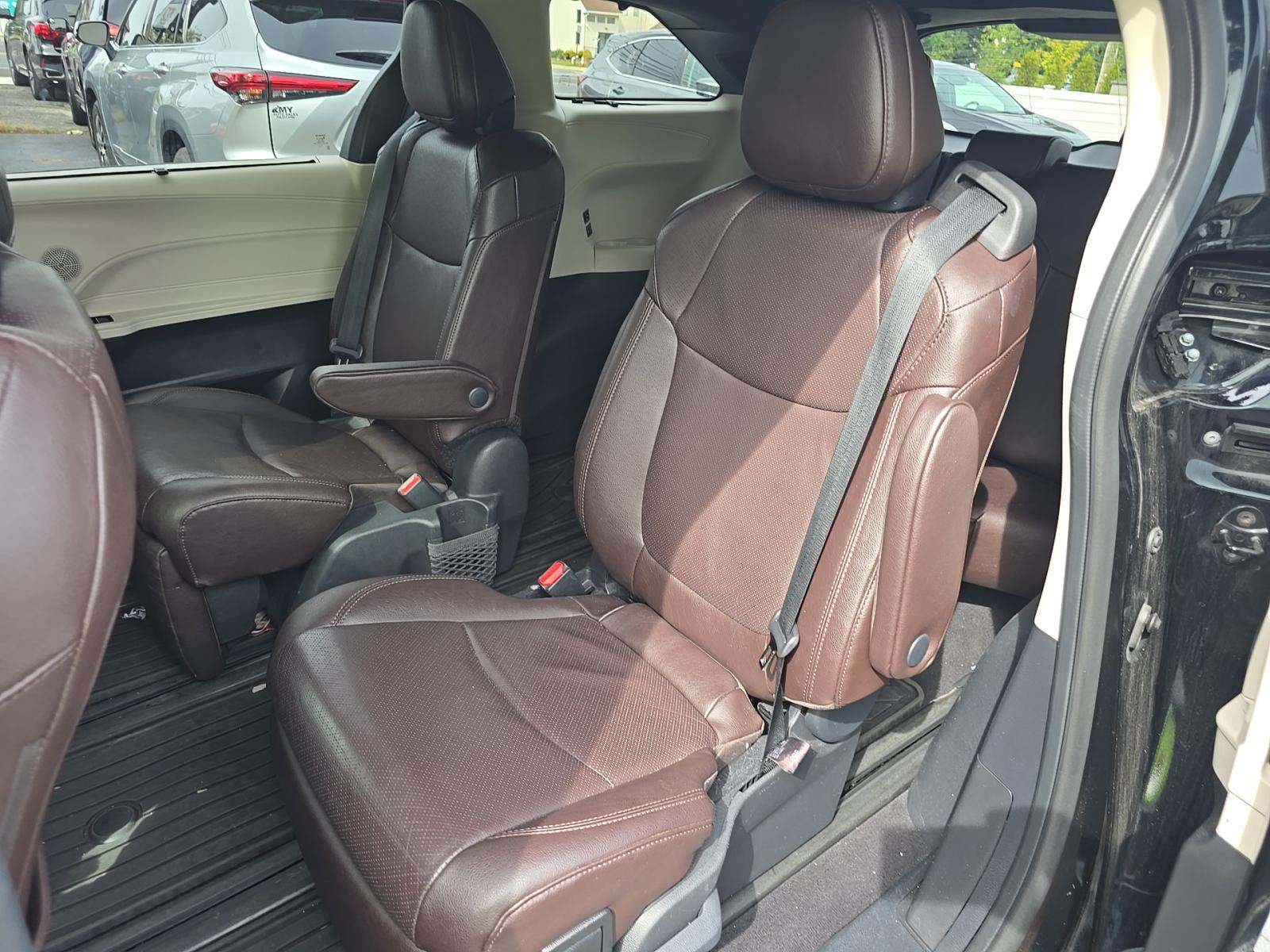 2023 Toyota Sienna Platinum AWD