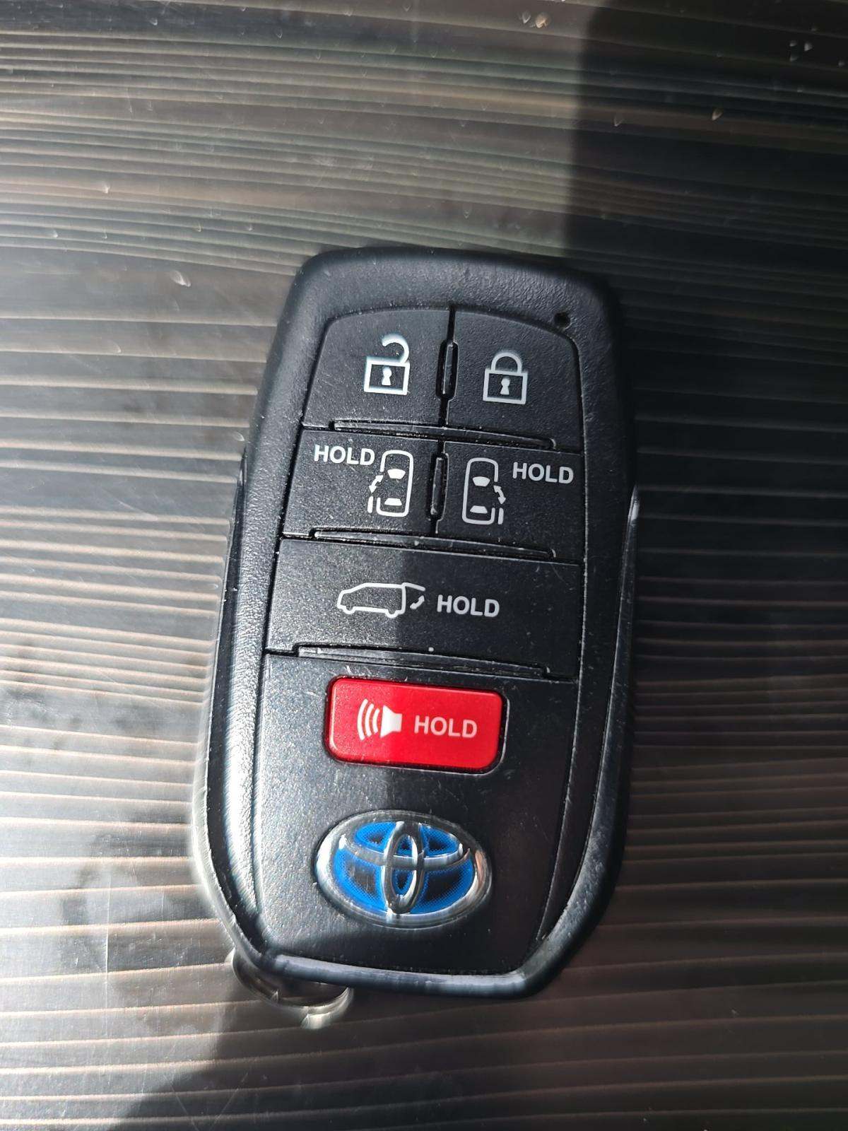 2023 Toyota Sienna Platinum AWD