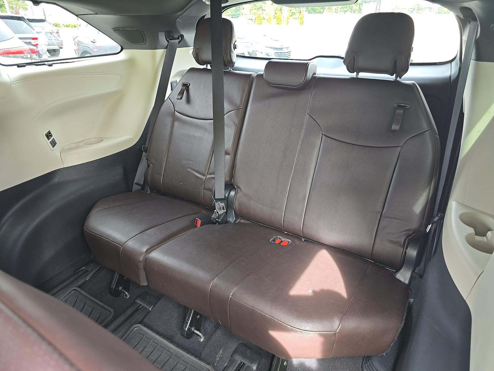 2023 Toyota Sienna Platinum AWD