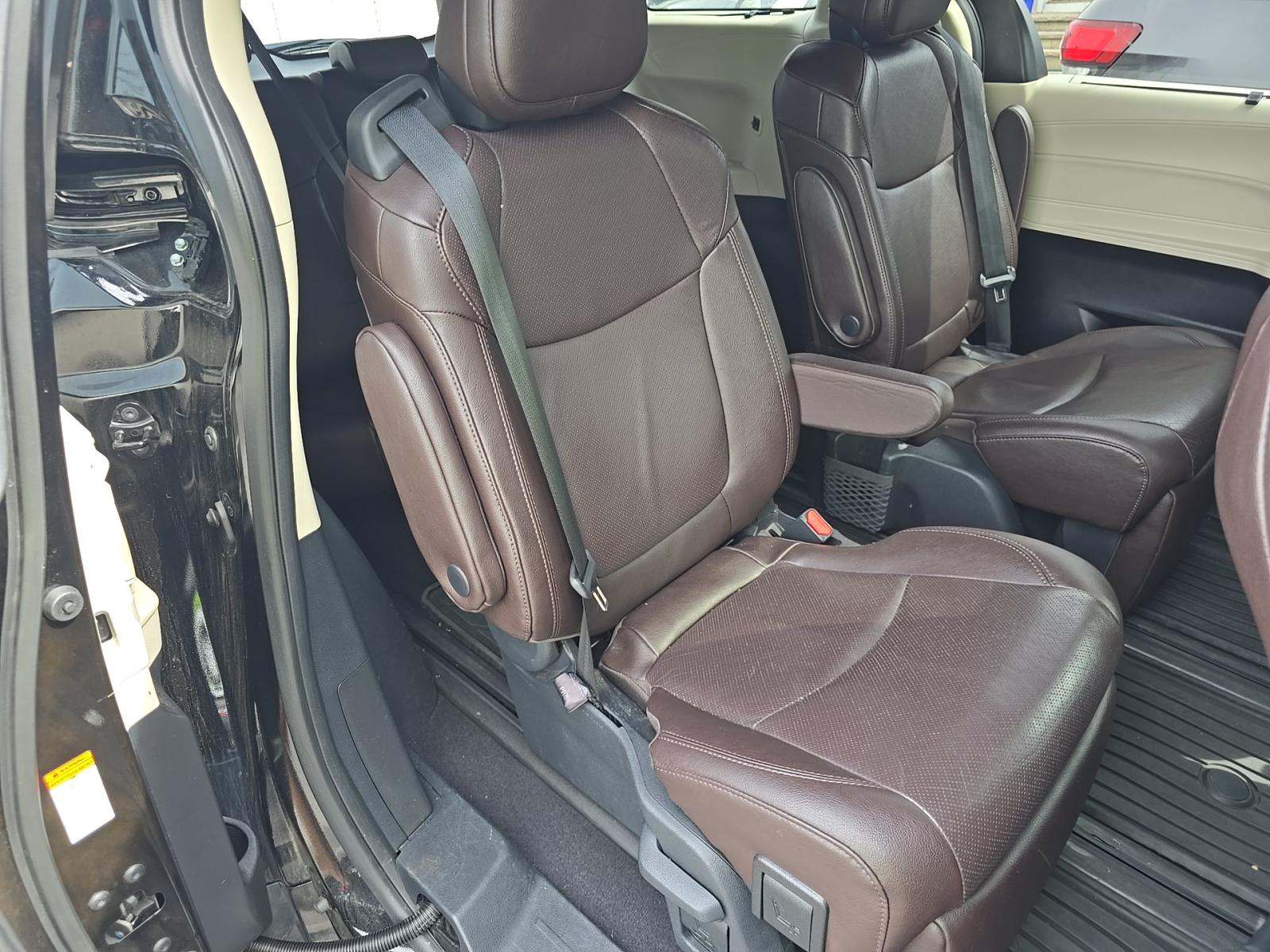 2023 Toyota Sienna Platinum AWD