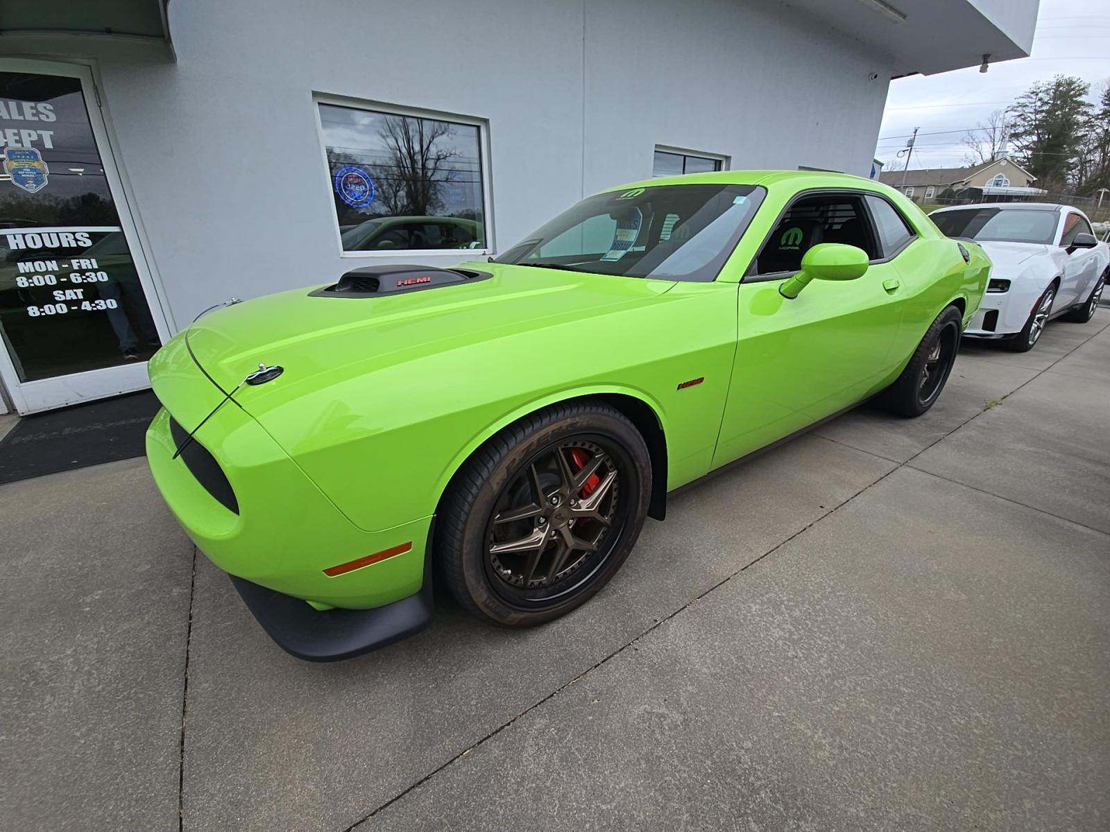 DODGE CHALLENGER - 1