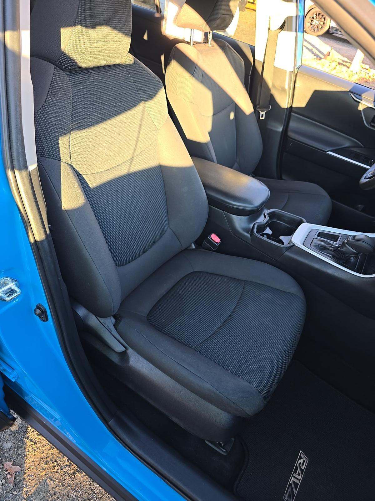 2021 Toyota RAV4 LE FWD