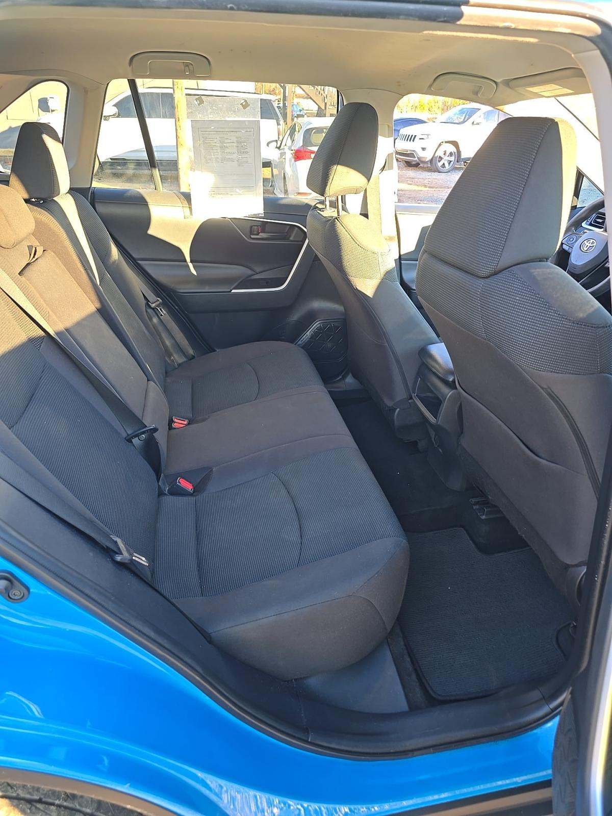 2021 Toyota RAV4 LE FWD