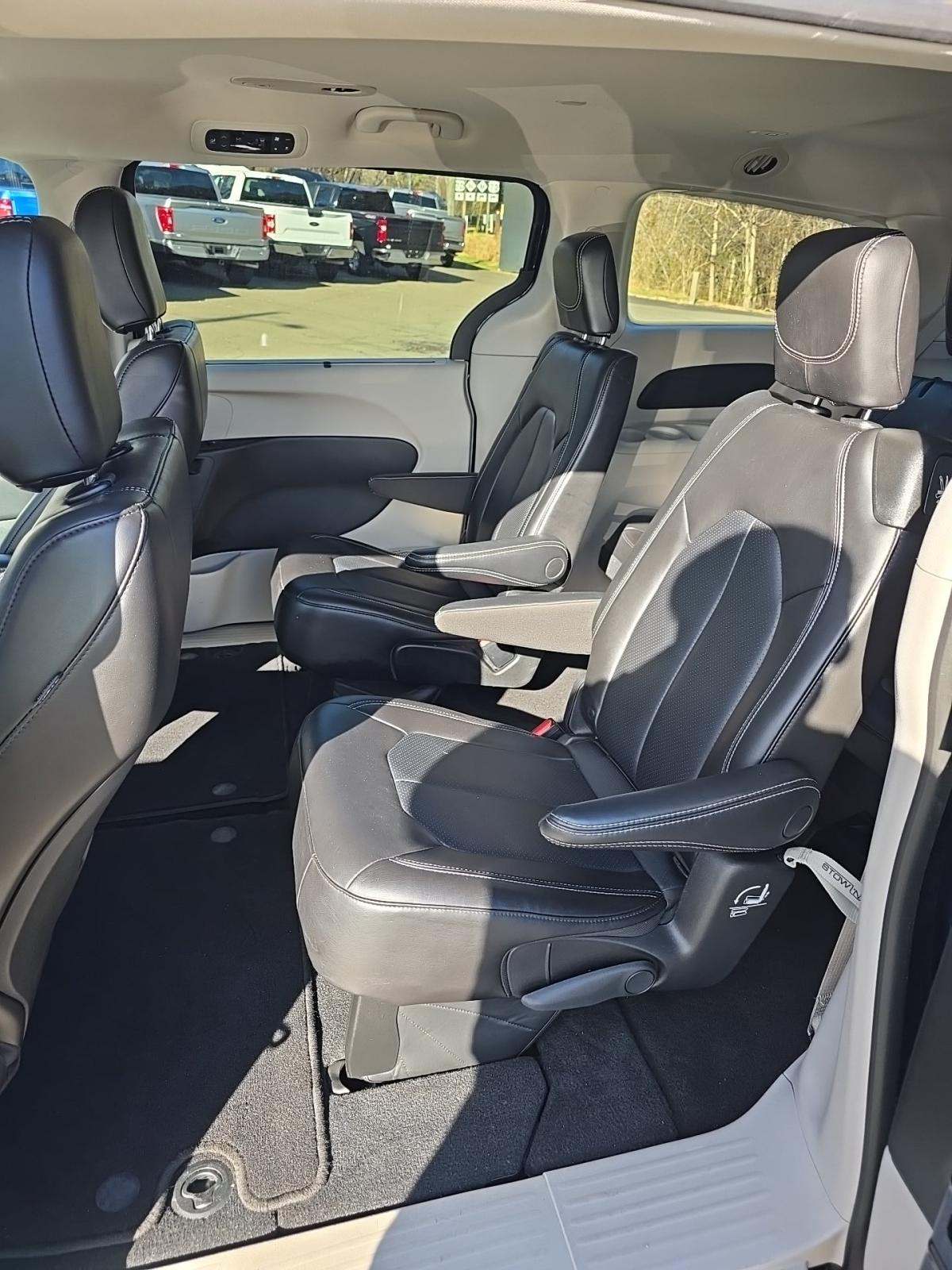 2023 Chrysler Pacifica Touring L FWD