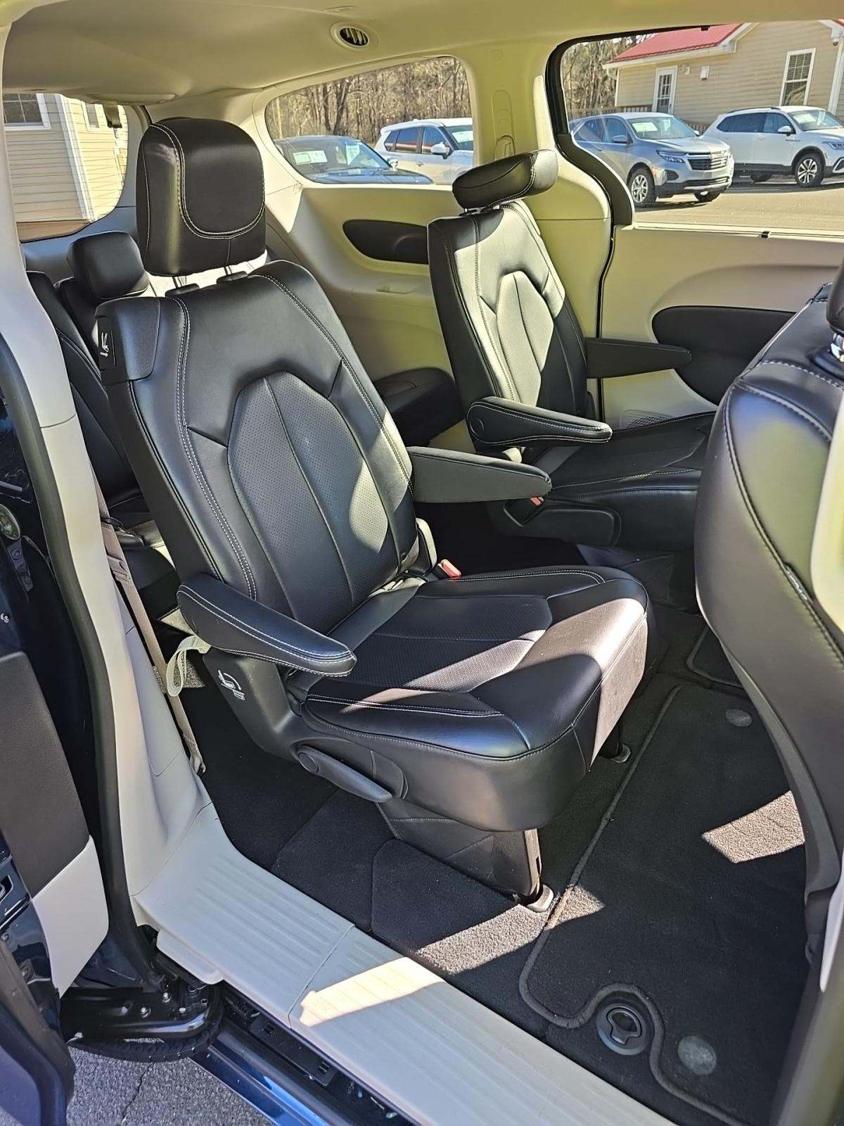 2023 Chrysler Pacifica Touring L FWD