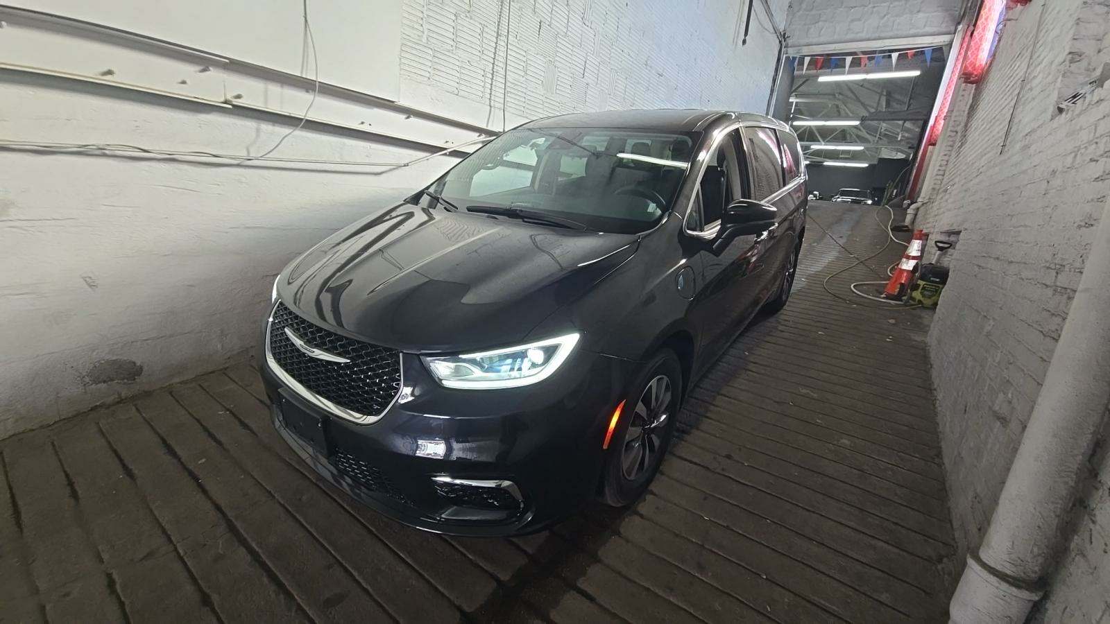 2023 Chrysler Pacifica Hybrid Touring L 121.6