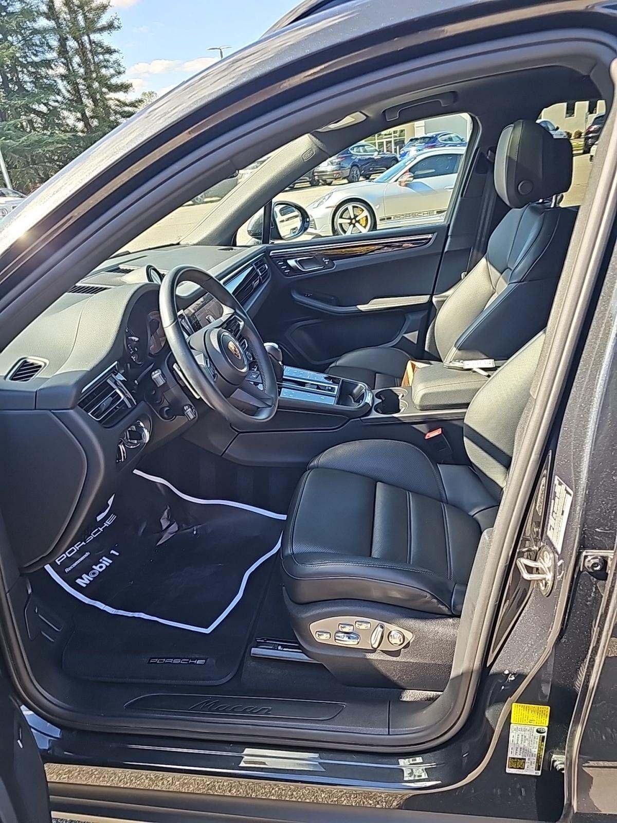 2025 Porsche Macan Base AWD