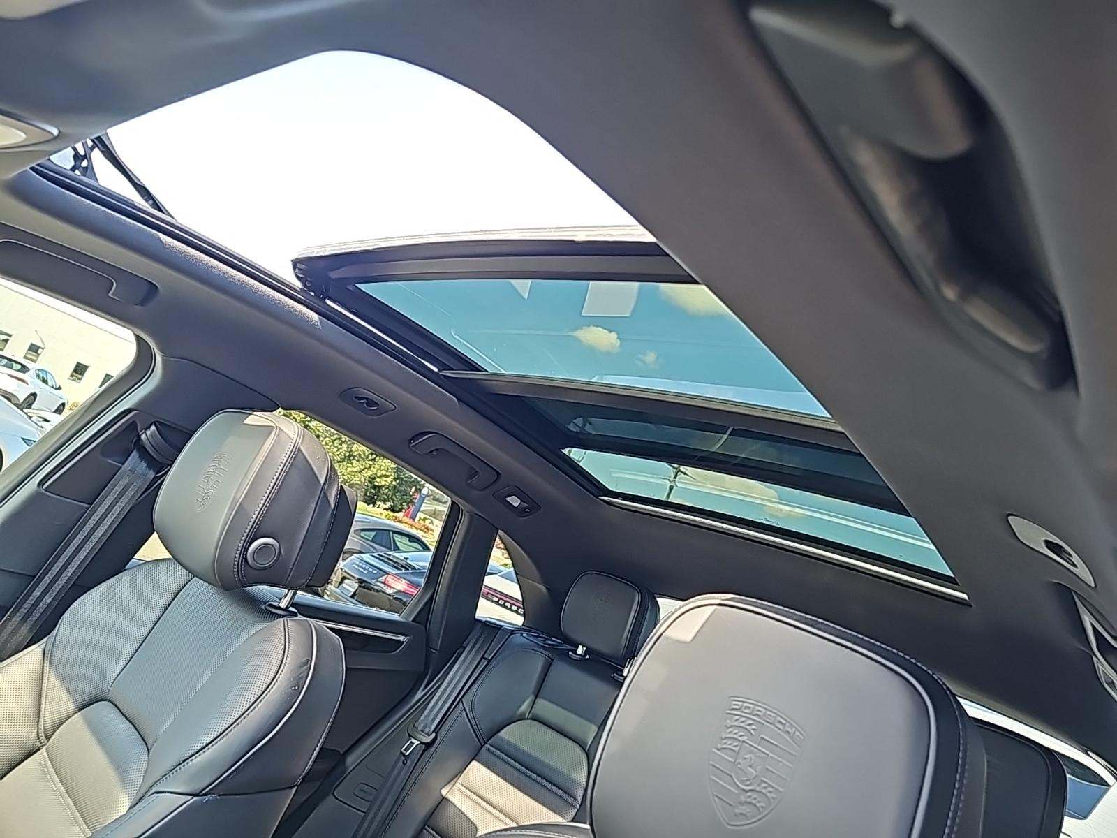 2025 Porsche Macan Base AWD