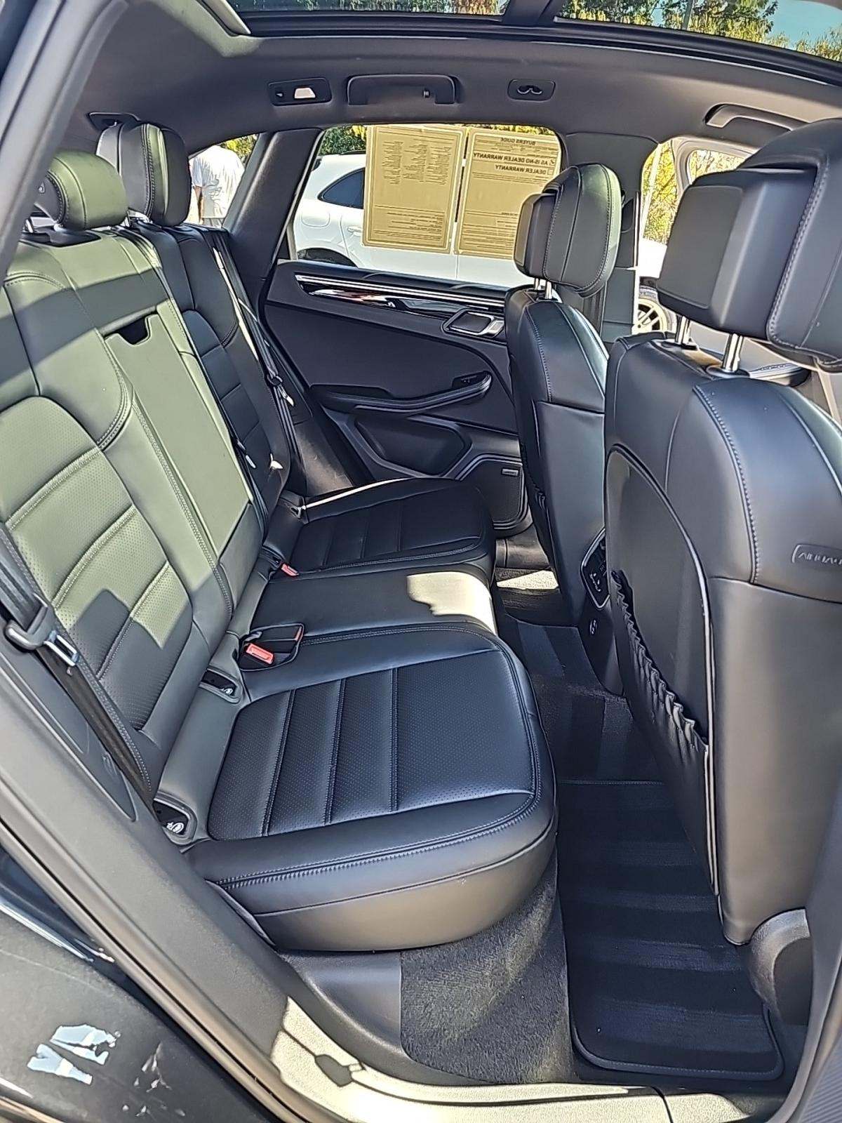 2025 Porsche Macan Base AWD