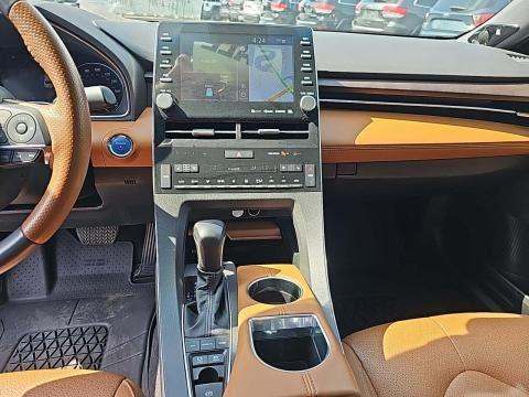 2022 Toyota Avalon Hybrid Limited FWD