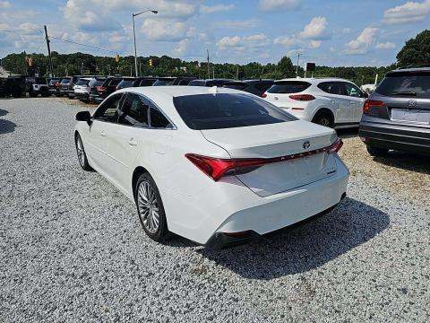 2022 Toyota Avalon Hybrid Limited FWD