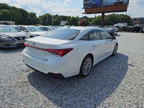2022 Toyota Avalon Hybrid Limited FWD