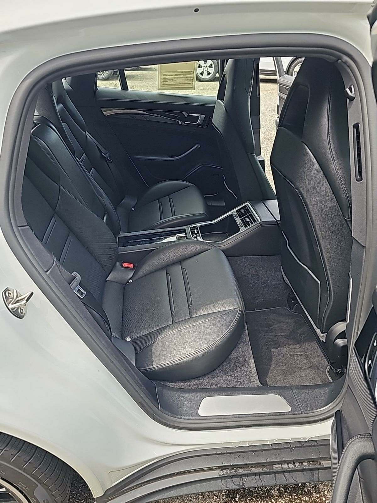 2018 Porsche Panamera Base RWD