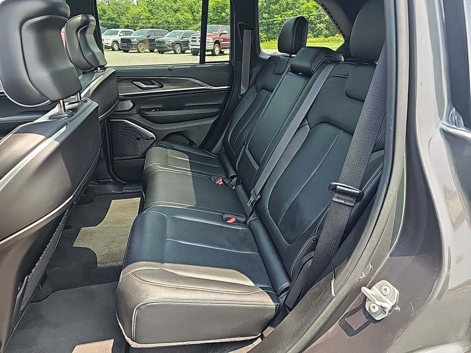 2022 Jeep Grand Cherokee Overland AWD