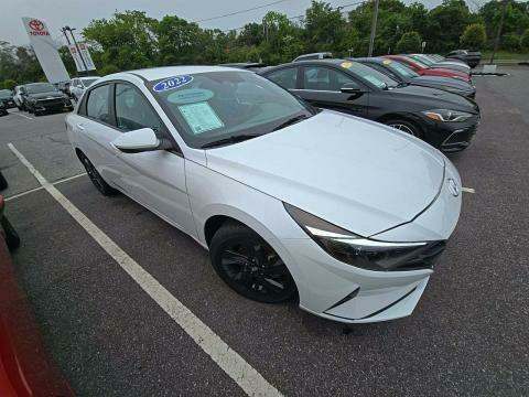 2022 Hyundai Elantra SEL FWD