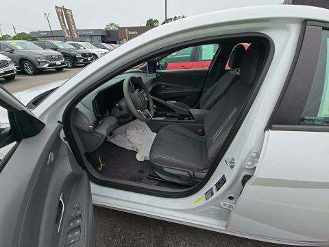 2022 Hyundai Elantra SEL FWD