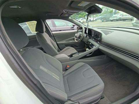 2022 Hyundai Elantra SEL FWD