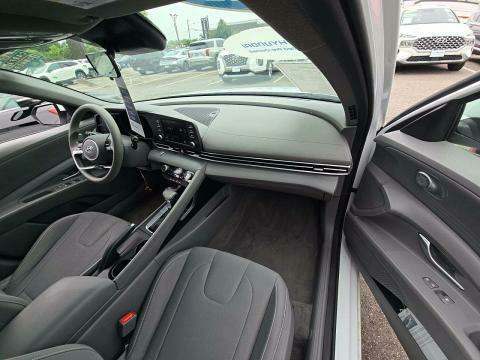 2022 Hyundai Elantra SEL FWD