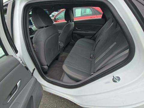 2022 Hyundai Elantra SEL FWD