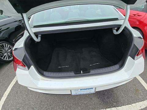 2022 Hyundai Elantra SEL FWD