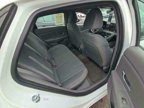 2022 Hyundai Elantra SEL FWD