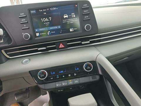 2022 Hyundai Elantra SEL FWD
