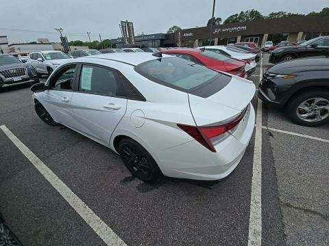 2022 Hyundai Elantra SEL FWD