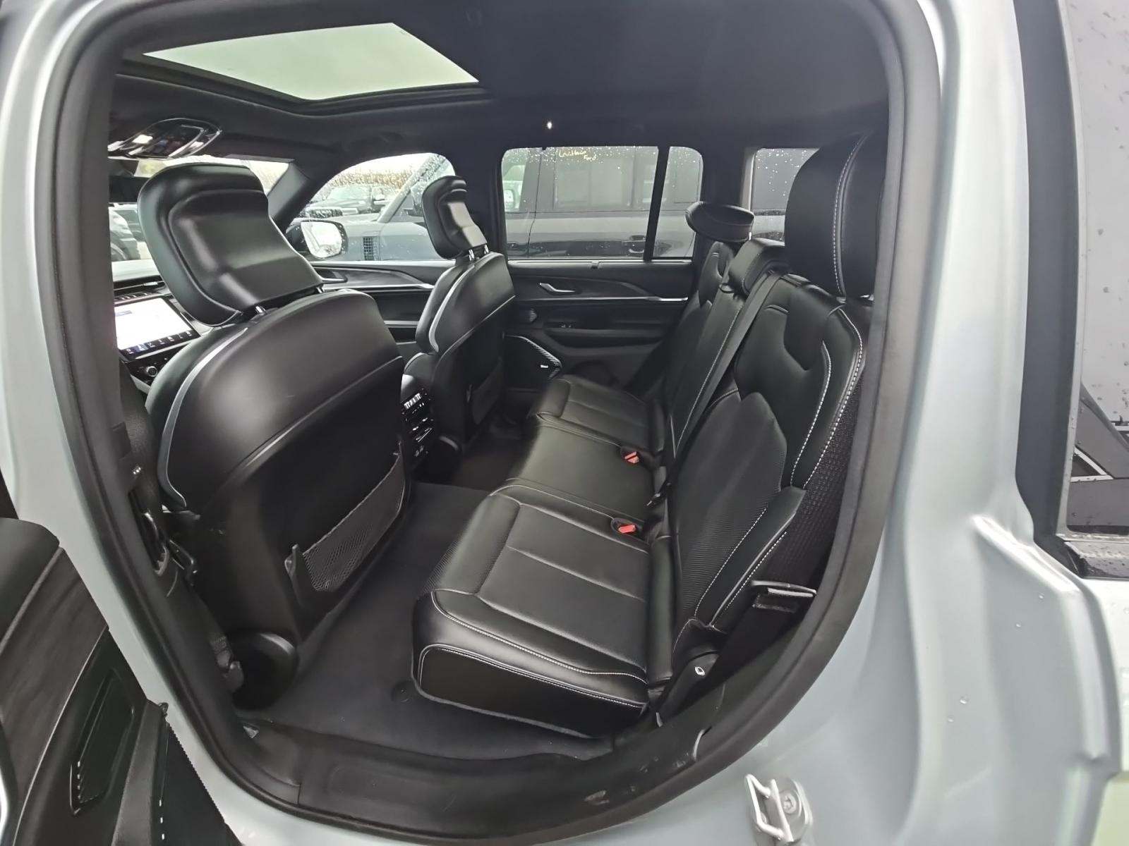 2023 Jeep Grand Cherokee Overland AWD