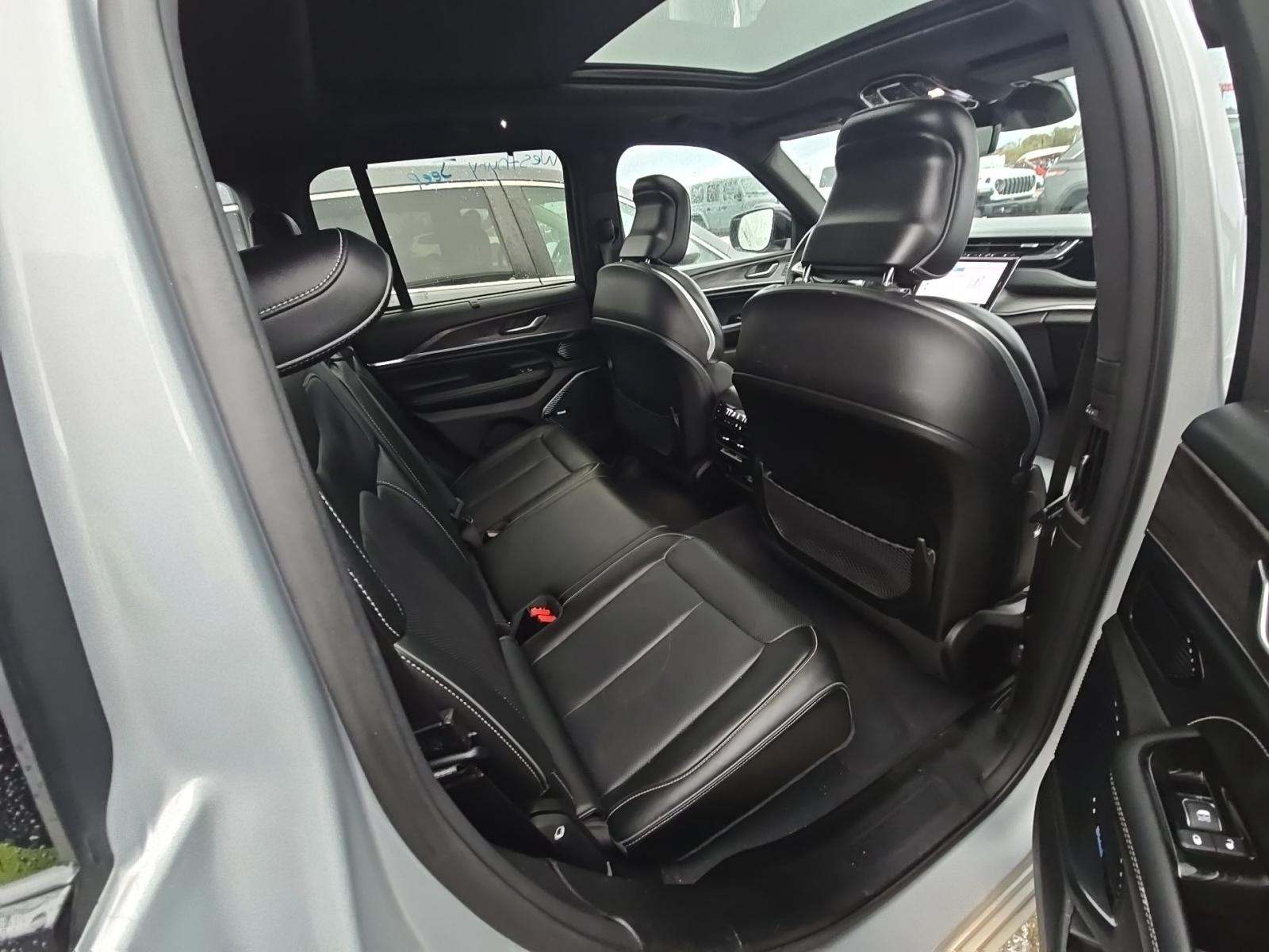 2023 Jeep Grand Cherokee Overland AWD