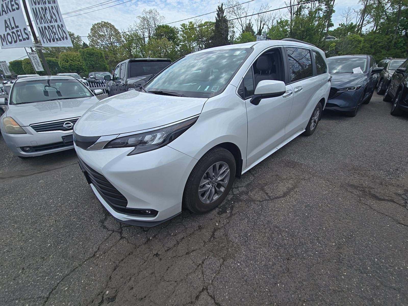 TOYOTA SIENNA - 1