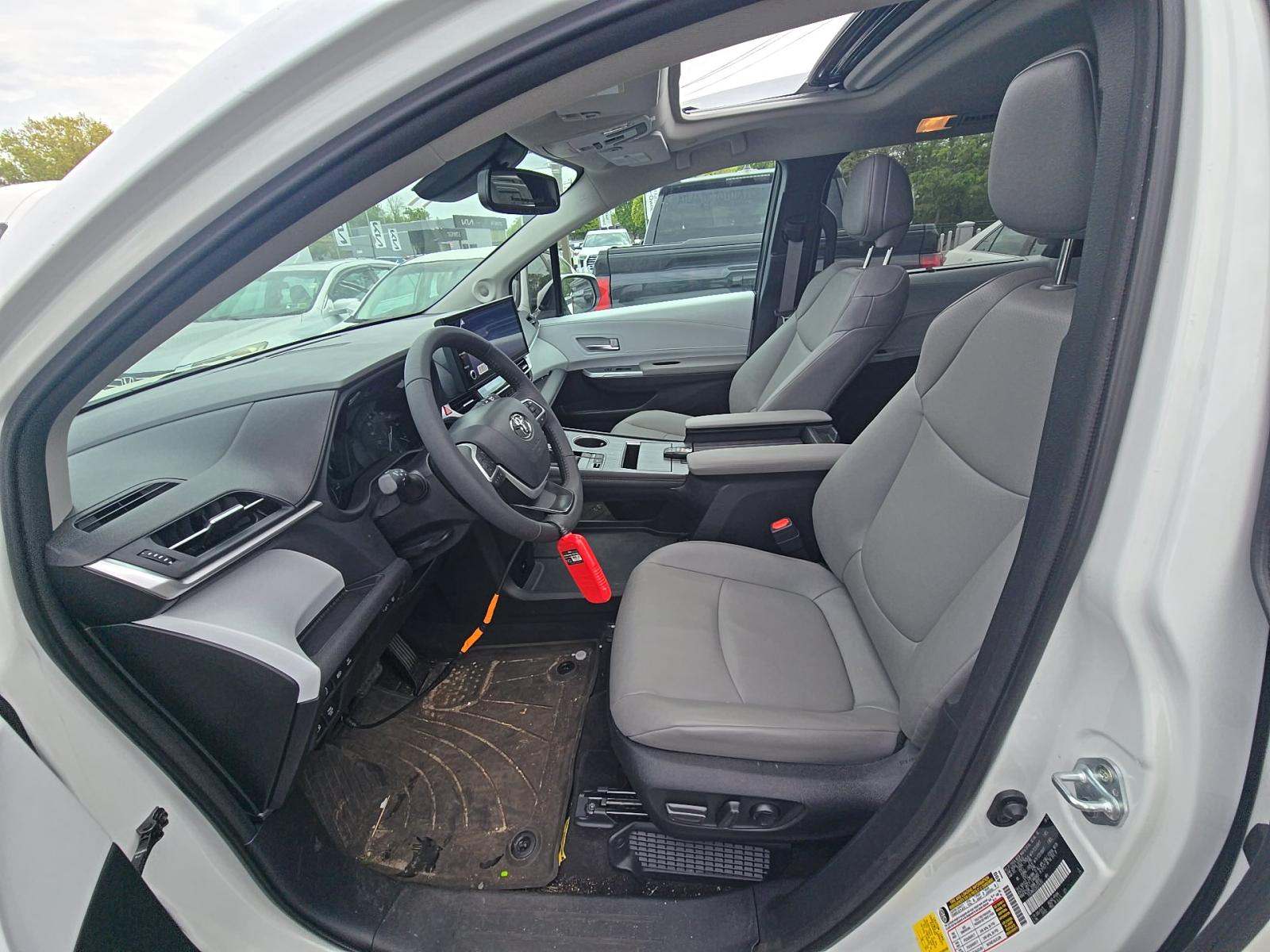 TOYOTA SIENNA - 6