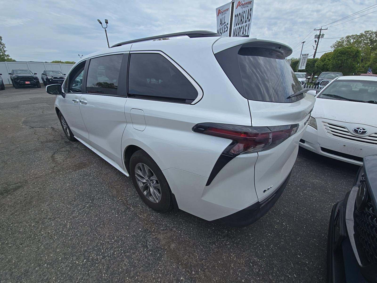 TOYOTA SIENNA - 2