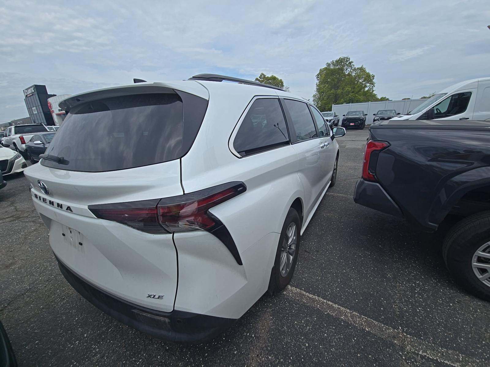 TOYOTA SIENNA - 3