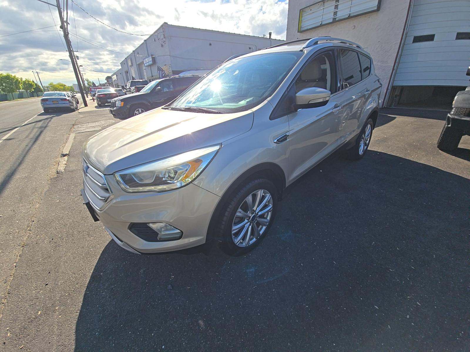 FORD ESCAPE - 1