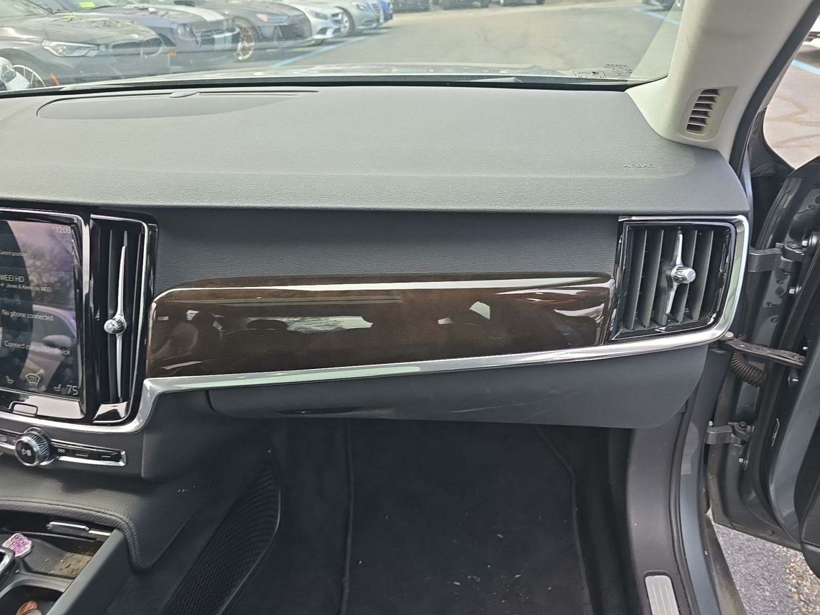 2018 Volvo S90 T5 Momentum AWD