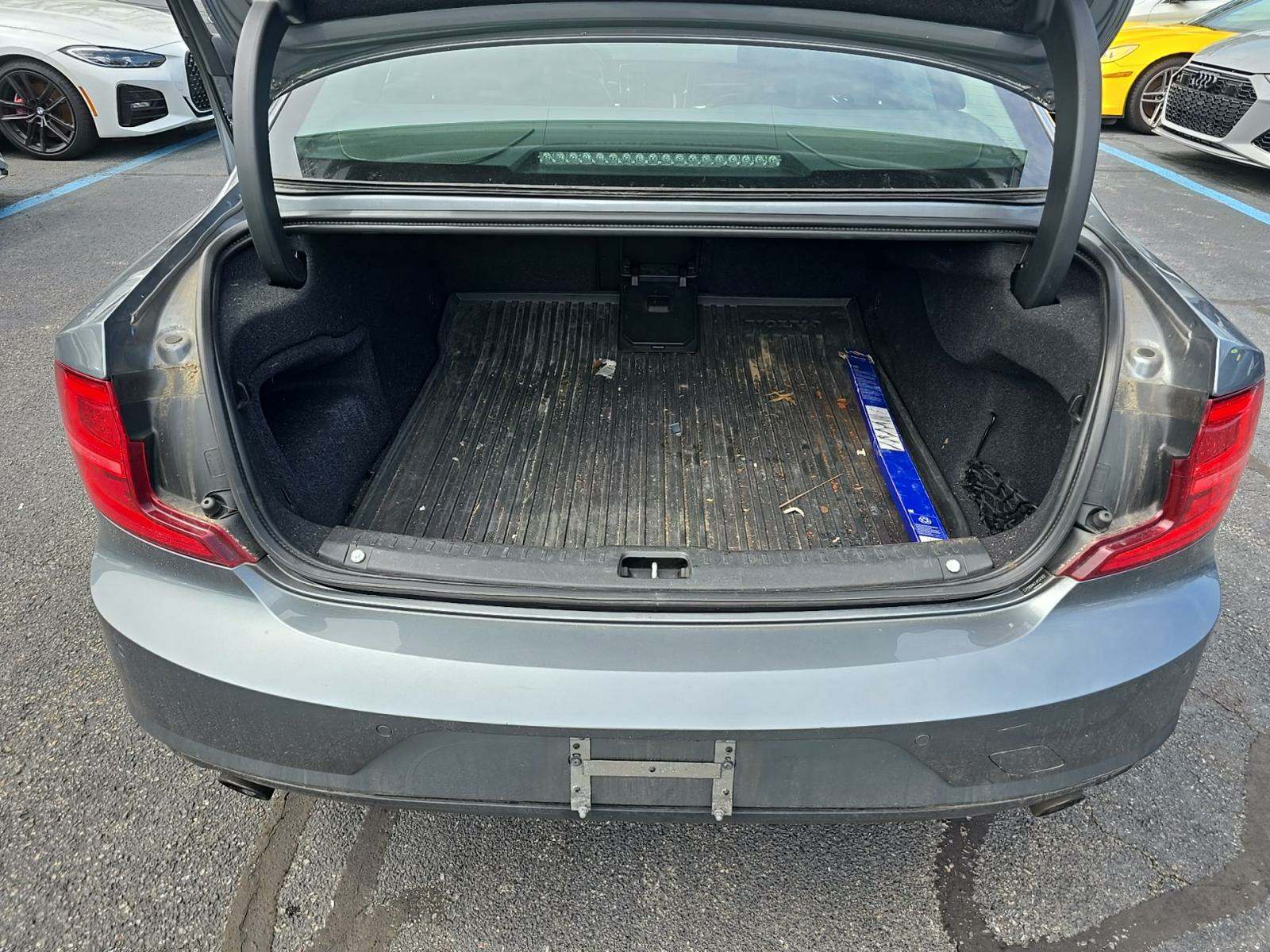 2018 Volvo S90 T5 Momentum AWD