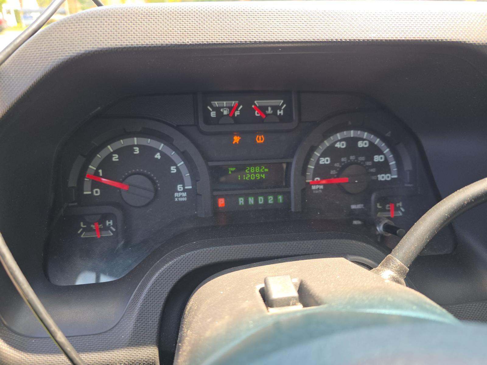 FORD E-150 - 9