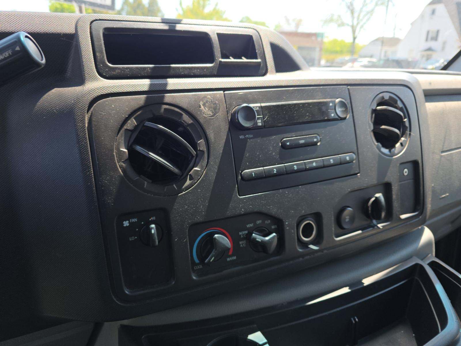 FORD E-150 - 10
